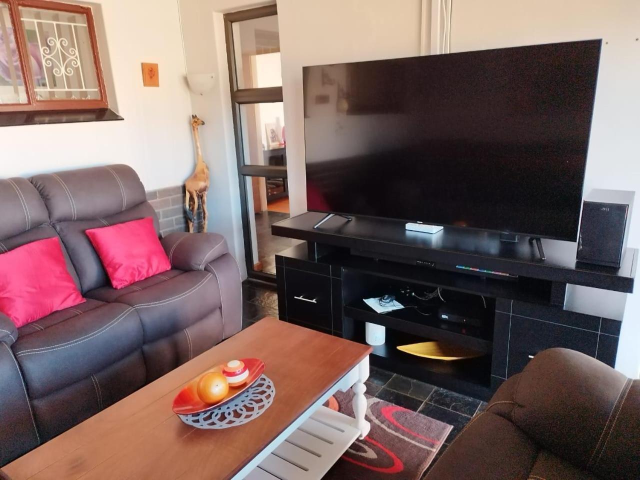 Tj Self-Catering Apartment กราฟฟ์-เรเน็ต ห้อง รูปภาพ